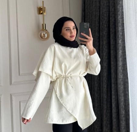 قميص بارد ومريح ومبطن باللون الابيض والبني